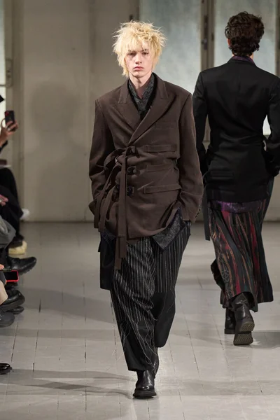 Look 19
